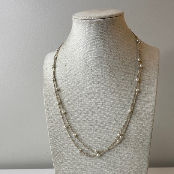 Jewelry - Pearl style necklace